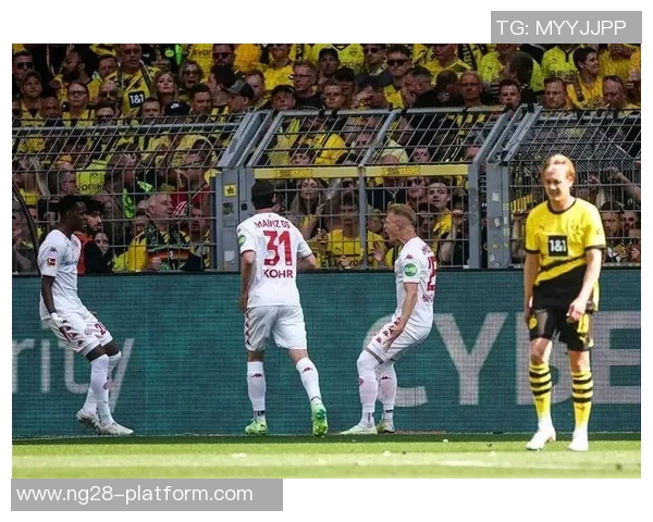 德甲激战：尤文图斯大胜里昂引发争议判罚全场沸腾